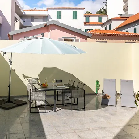 Do Carmo By An Island