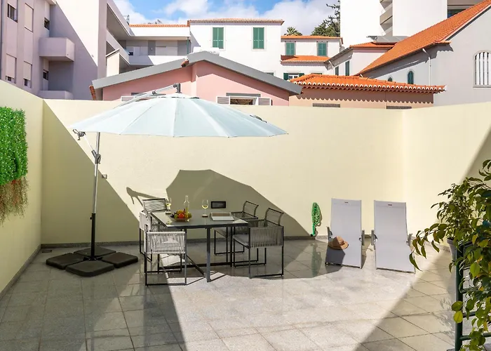 Do Carmo By An Island