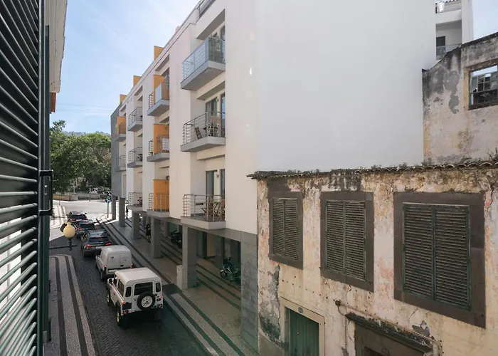 Do Carmo By An Island